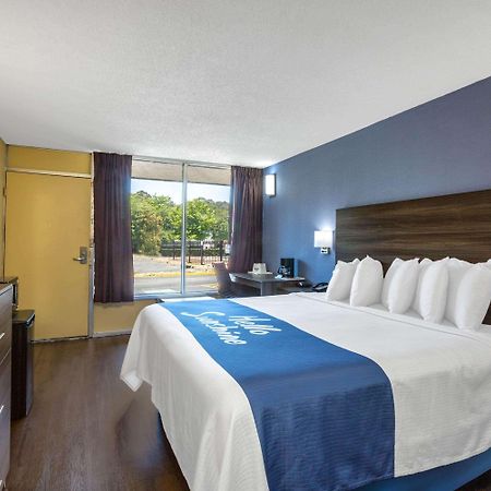 Days Inn By Wyndham Hampton Near Coliseum Convention Center Extérieur photo