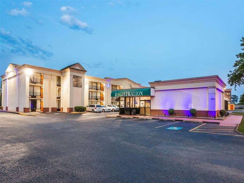 Days Inn By Wyndham Hampton Near Coliseum Convention Center Extérieur photo
