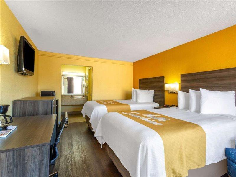 Days Inn By Wyndham Hampton Near Coliseum Convention Center Extérieur photo