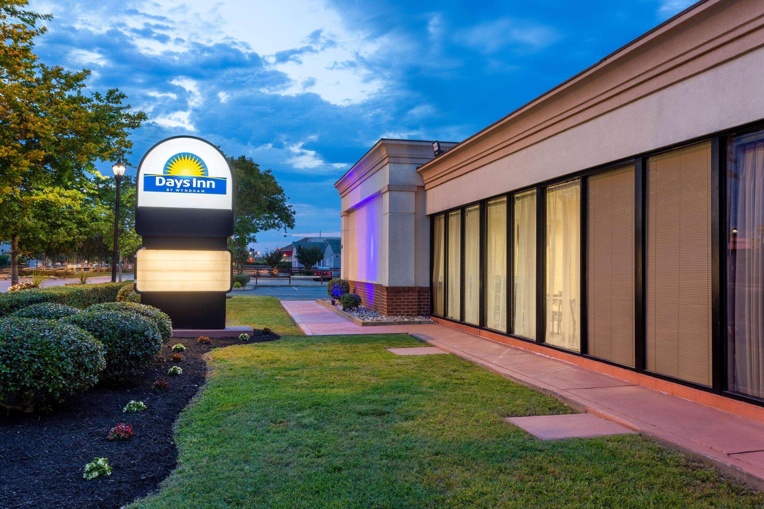 Days Inn By Wyndham Hampton Near Coliseum Convention Center Extérieur photo