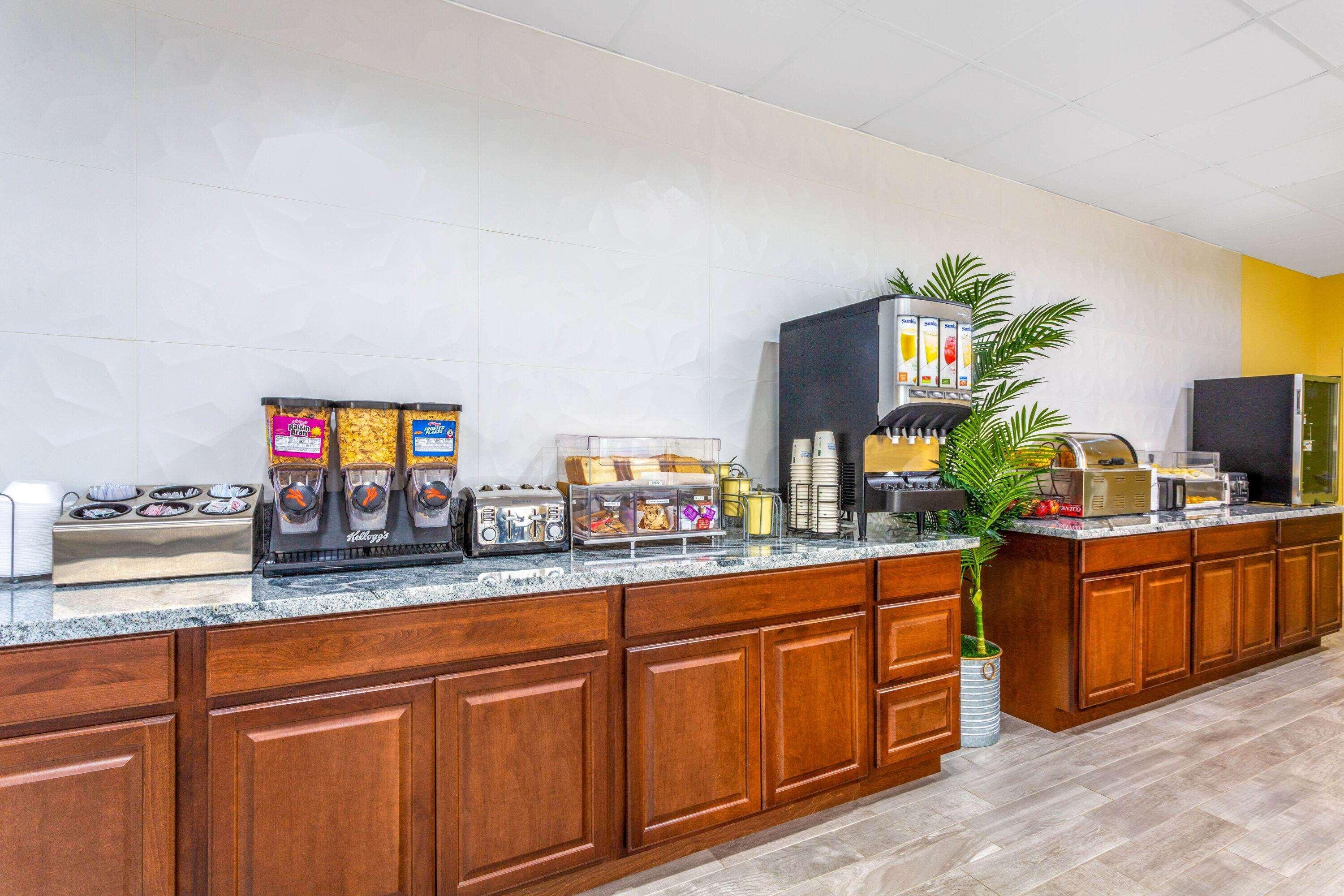 Days Inn By Wyndham Hampton Near Coliseum Convention Center Extérieur photo