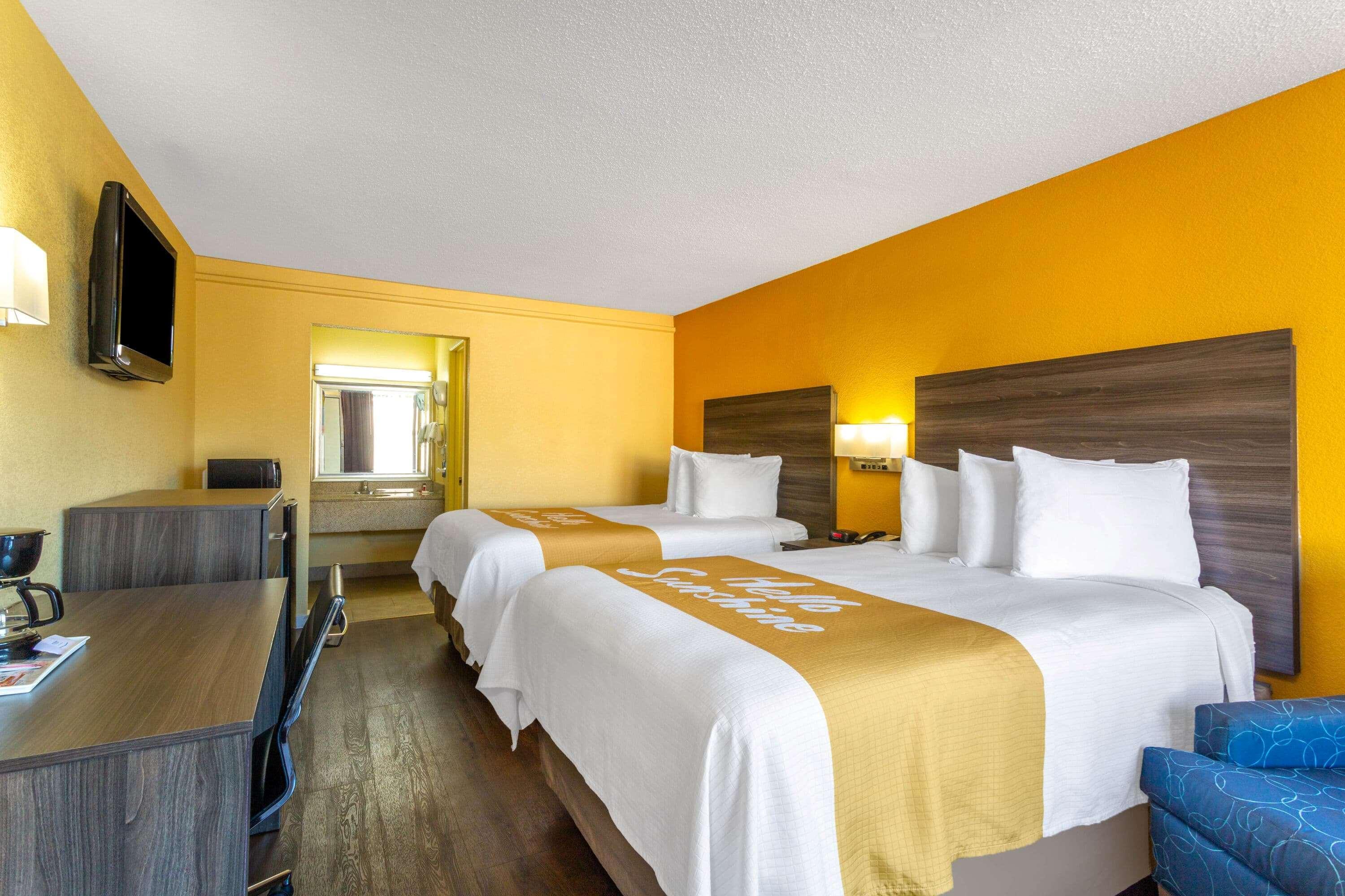 Days Inn By Wyndham Hampton Near Coliseum Convention Center Extérieur photo