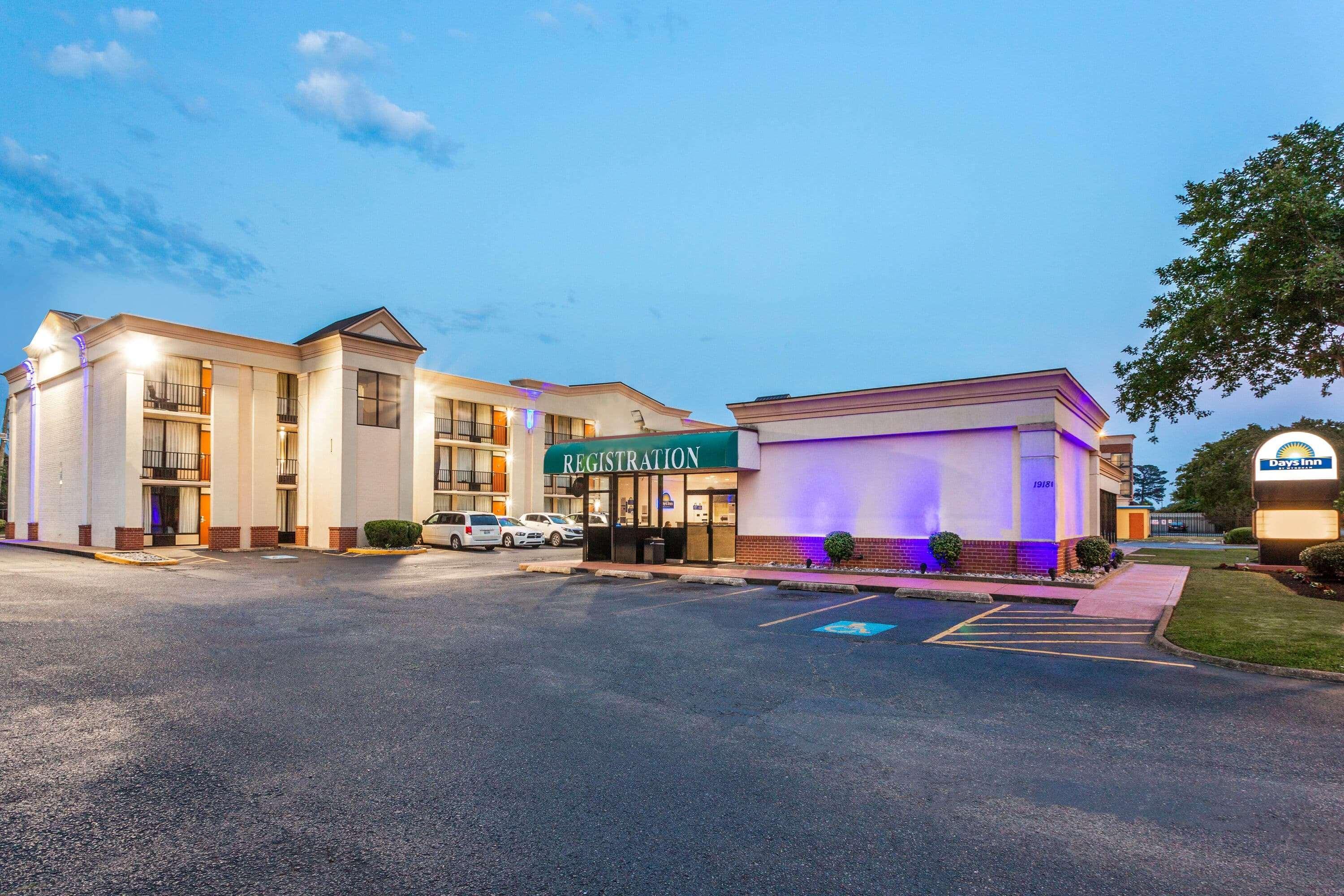 Days Inn By Wyndham Hampton Near Coliseum Convention Center Extérieur photo
