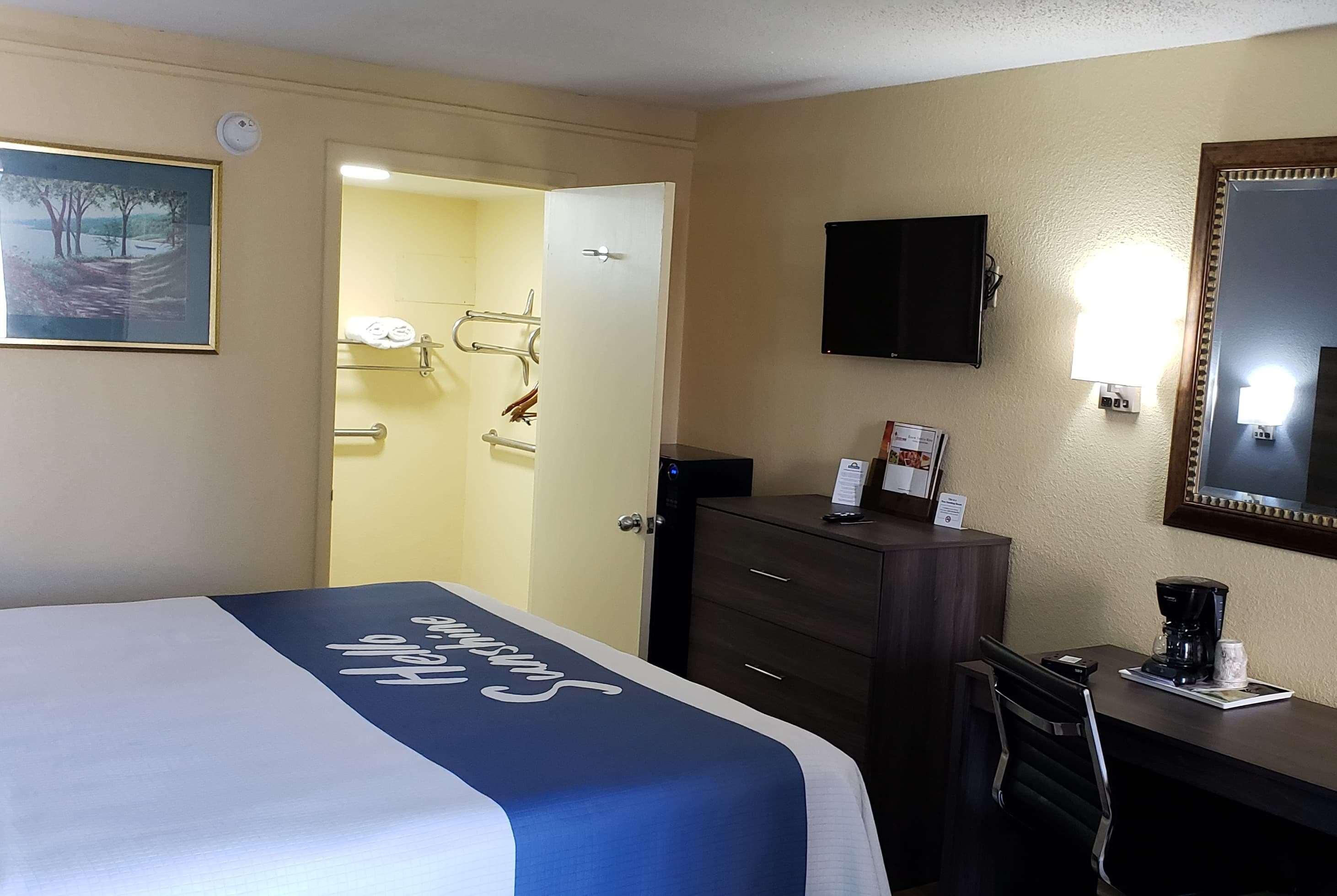 Days Inn By Wyndham Hampton Near Coliseum Convention Center Extérieur photo