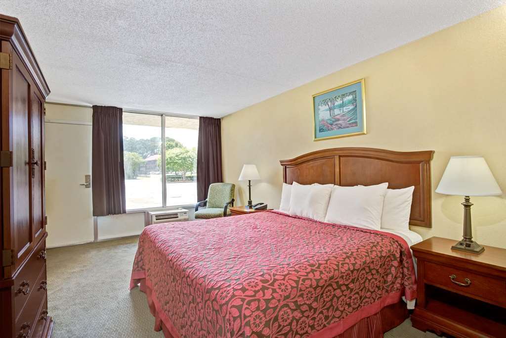 Days Inn By Wyndham Hampton Near Coliseum Convention Center Chambre photo