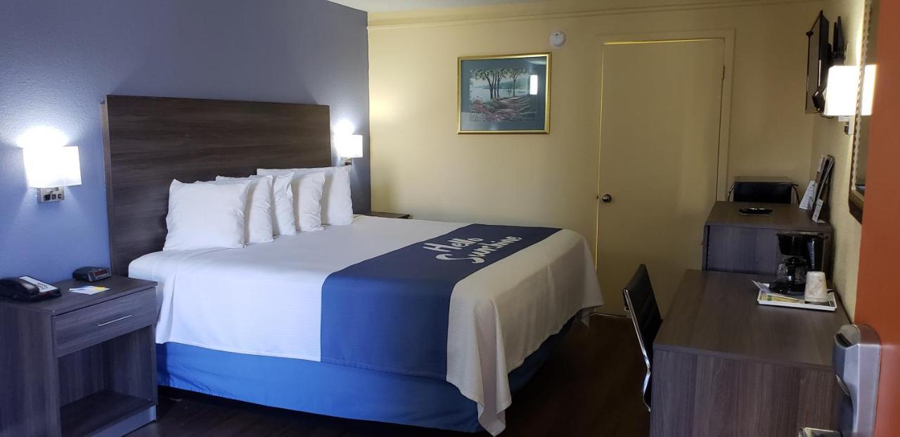 Days Inn By Wyndham Hampton Near Coliseum Convention Center Extérieur photo